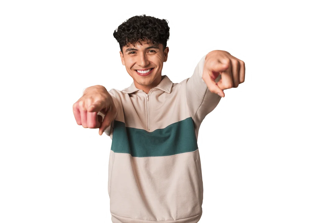 Homem jovem sorrindo